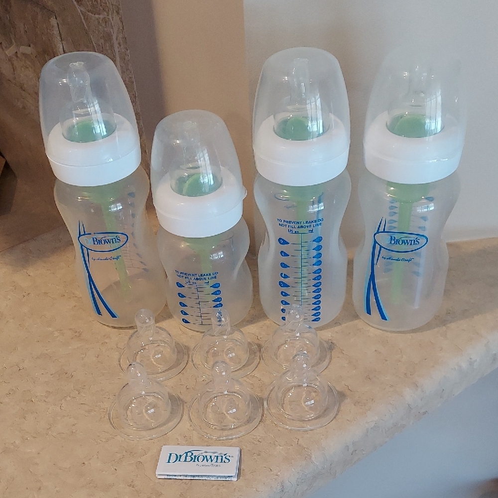 Dr. Brown's Anti-Colic Vent System Plastic Baby Bottles, Set of 4, Like New